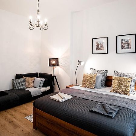 Apartment Gesse Březinova Praag Buitenkant foto