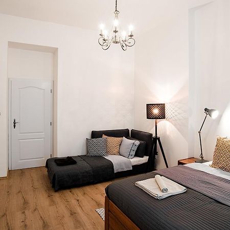 Apartment Gesse Březinova Praag Buitenkant foto