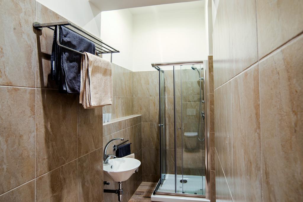 Apartment Gesse Březinova Praag Buitenkant foto