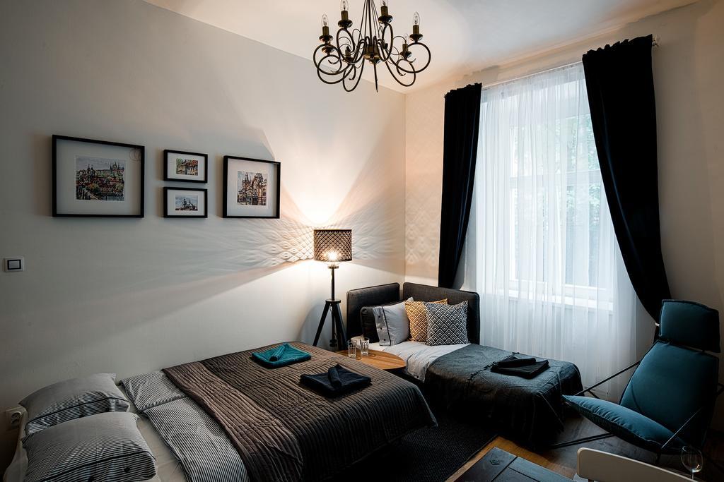 Apartment Gesse Březinova Praag Buitenkant foto