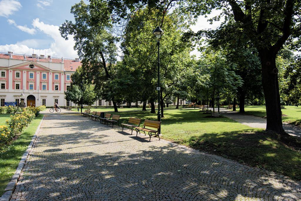 Apartment Gesse Březinova Praag Buitenkant foto