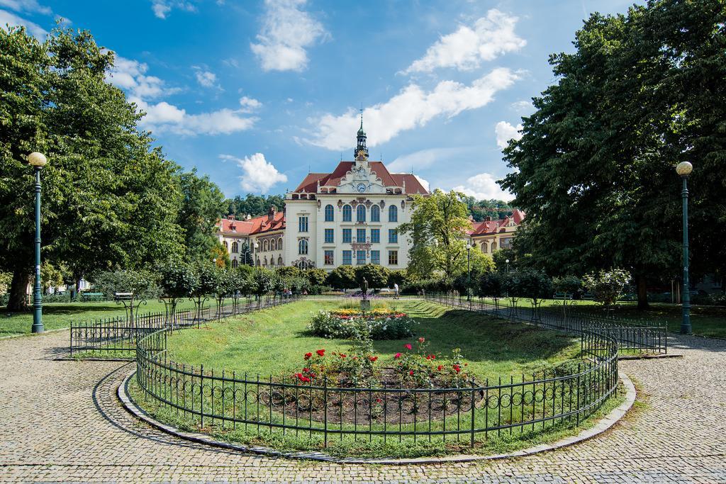 Apartment Gesse Březinova Praag Buitenkant foto