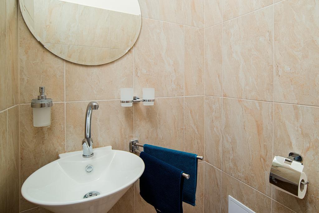 Apartment Gesse Březinova Praag Buitenkant foto