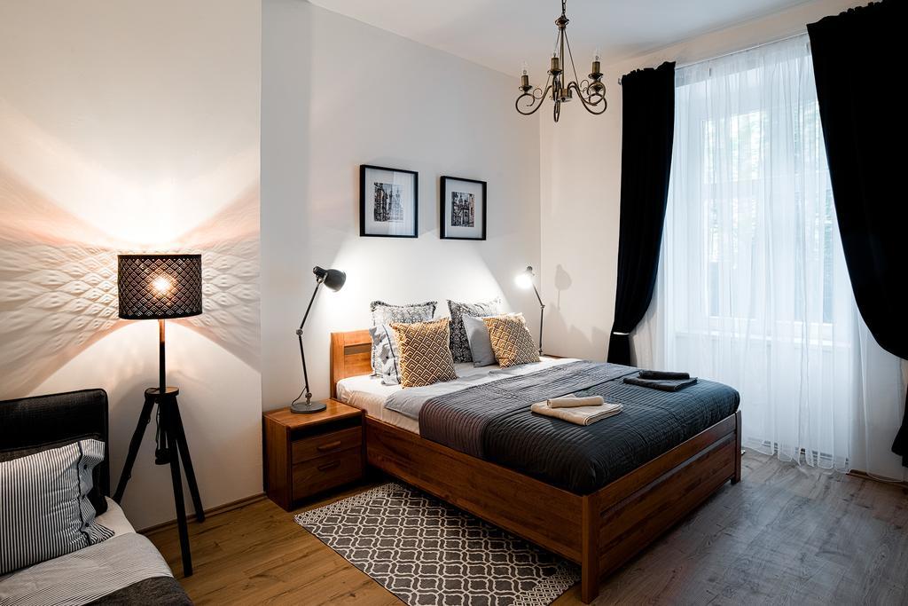 Apartment Gesse Březinova Praag Buitenkant foto