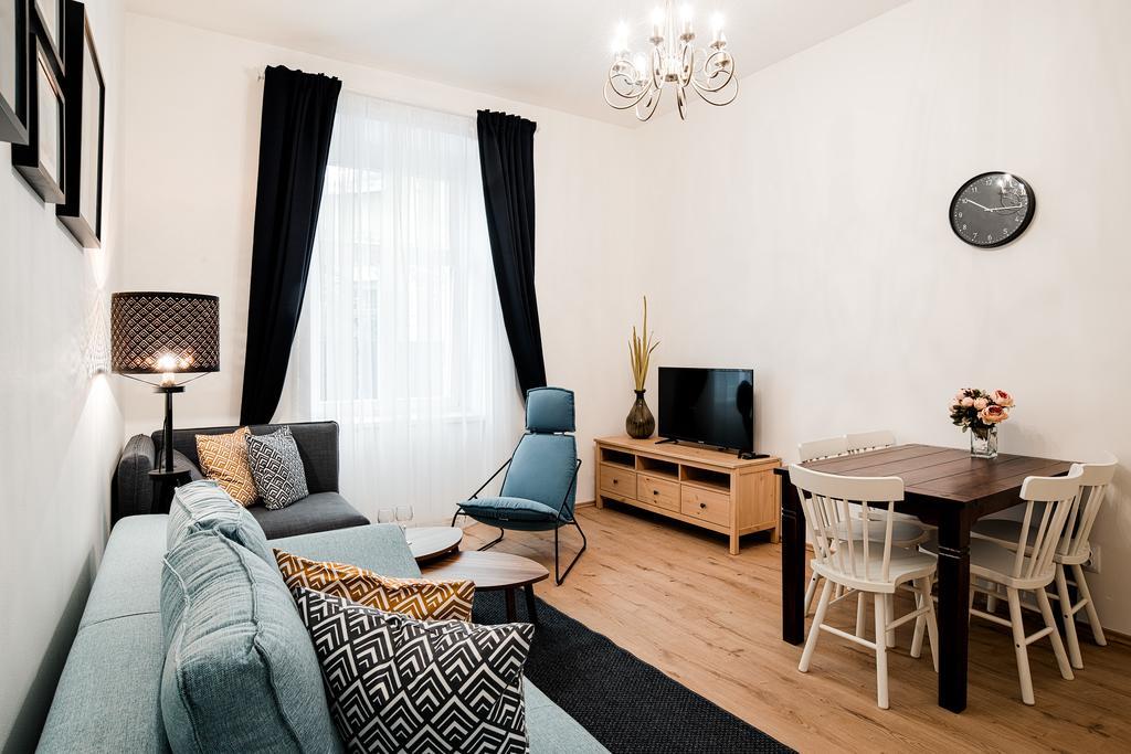 Apartment Gesse Březinova Praag Buitenkant foto