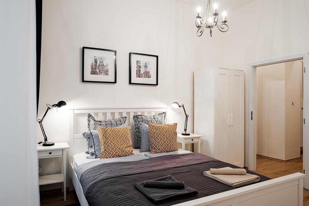 Apartment Gesse Březinova Praag Buitenkant foto
