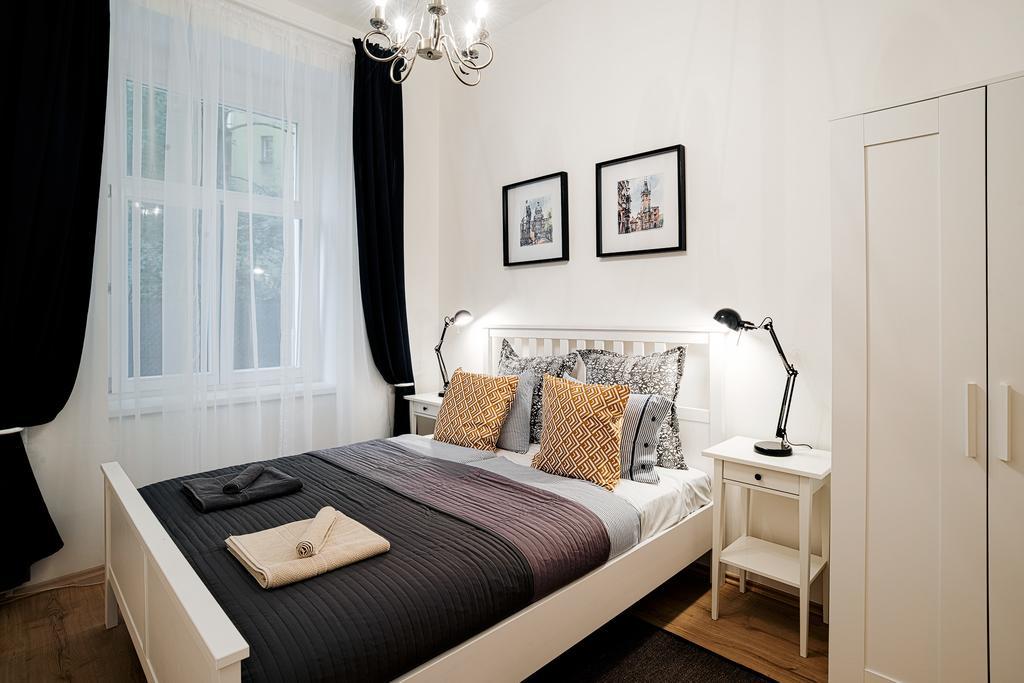 Apartment Gesse Březinova Praag Buitenkant foto